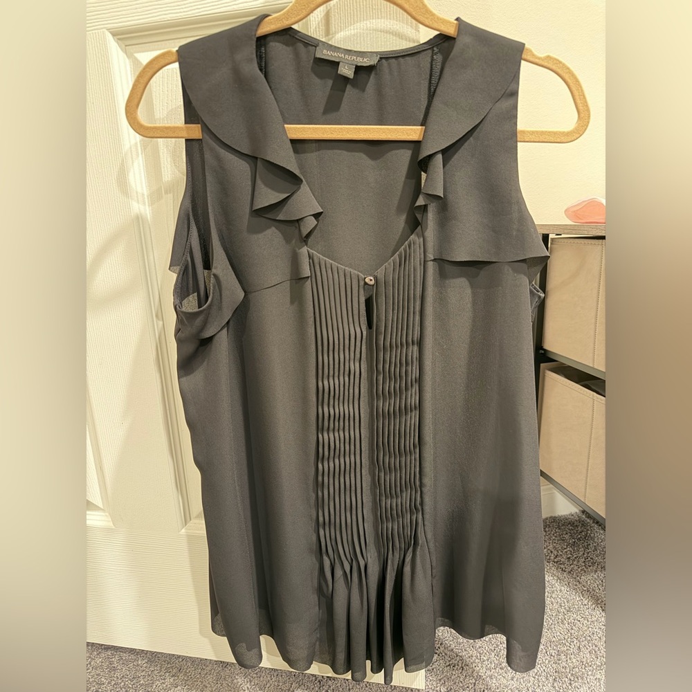 Banana Republic Black Ruffle Pleated Sleeveless Blouse Top Size L EUC